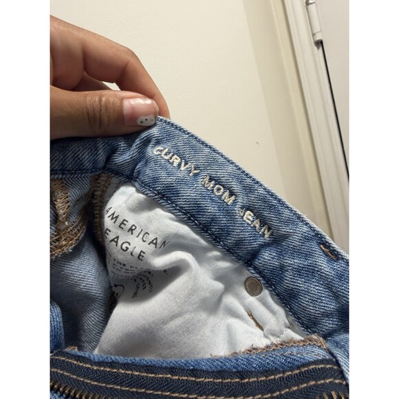 American Eagle Stretch Ripped Curvy Mom Jeans 8 - Picture 8 of 9